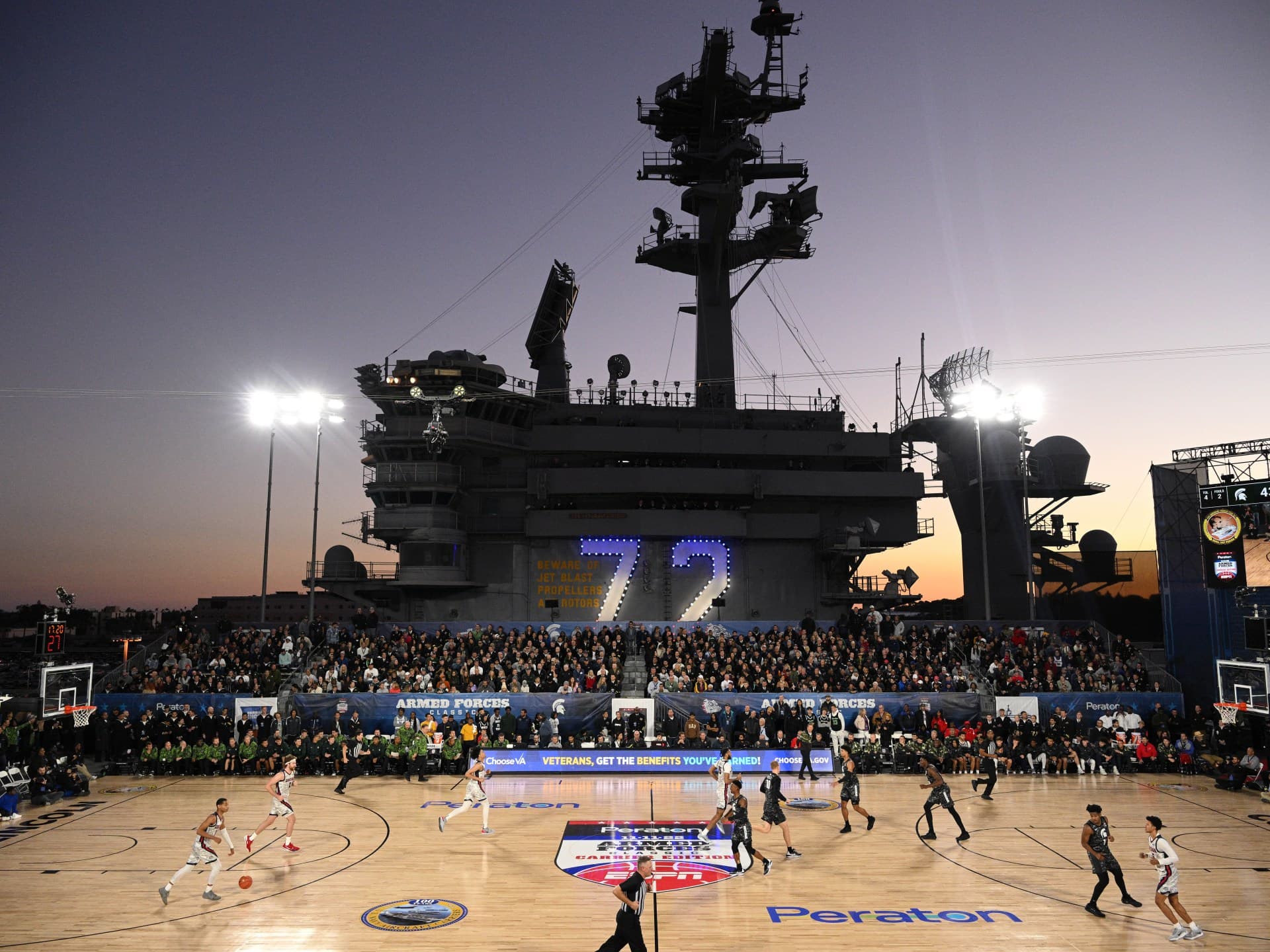 التوترات الأمريكية الإيرانية تتصاعد مع حشد عسكري في الخليج