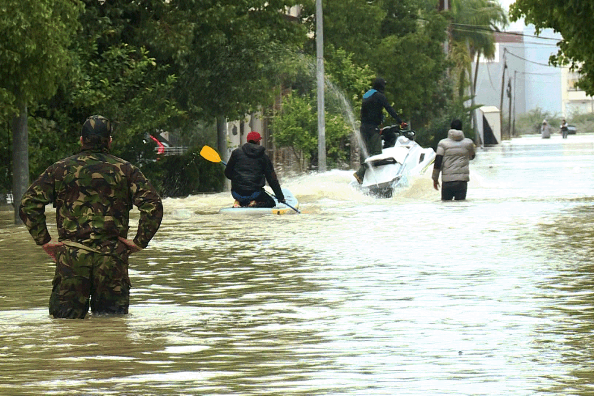 فيضانات القصر الكبير تجبر الآلاف على إخلاء منازلهم