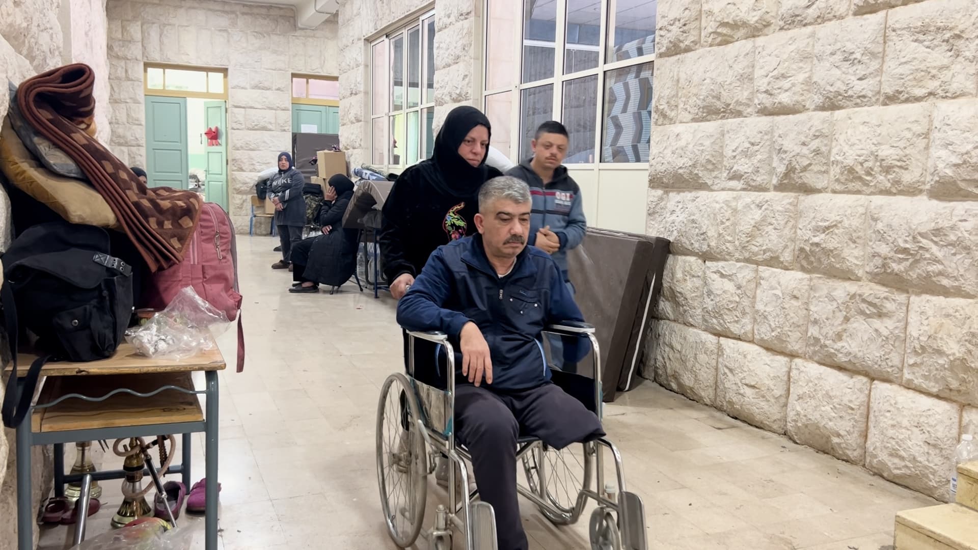 النزوح يضاعف معاناة ذوي الإعاقة في لبنان وسط القصف الإسرائيلي