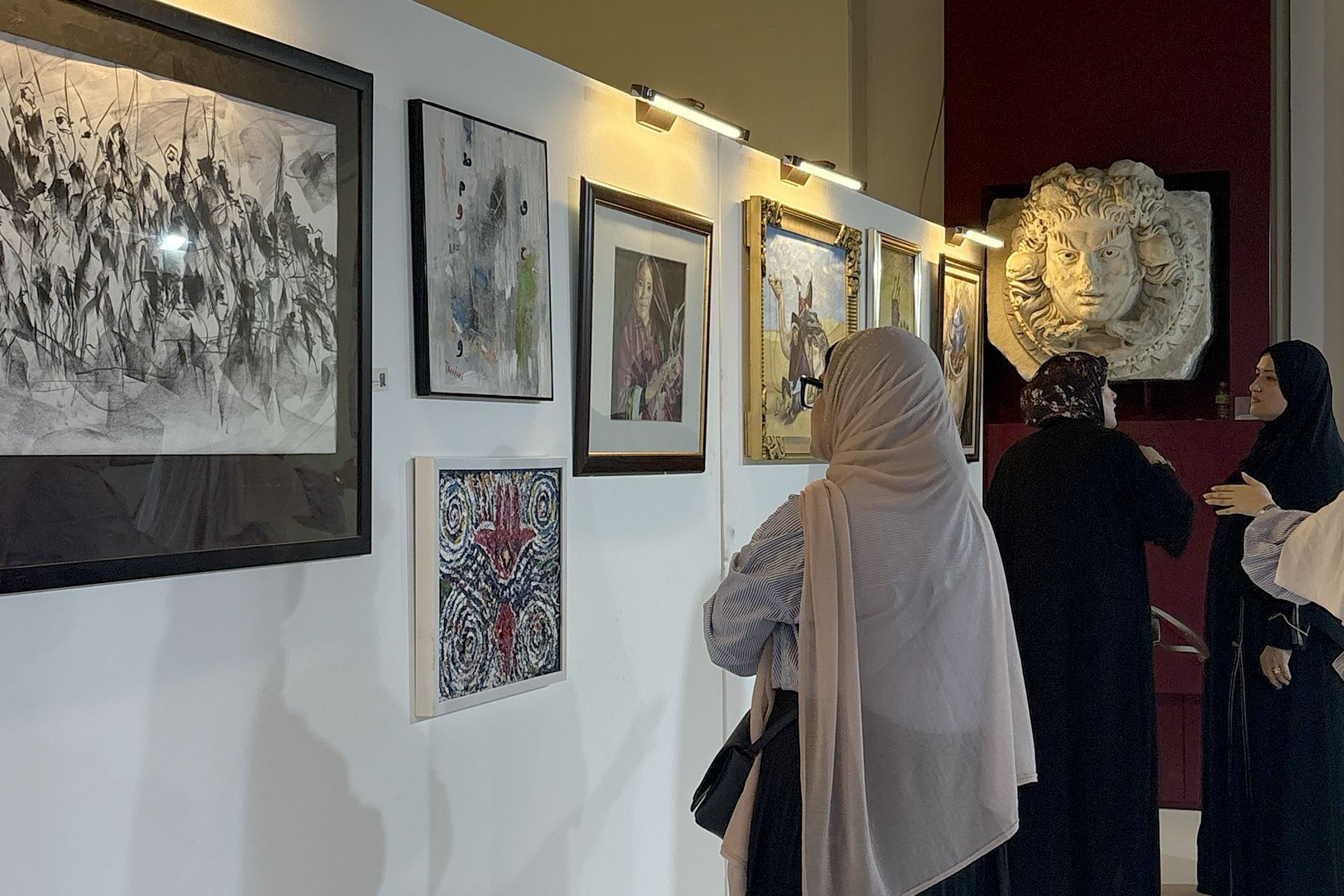 طرابلس تستعيد بريقها الثقافي: 91 فناناً وأنغام المالوف في قصر الخلد